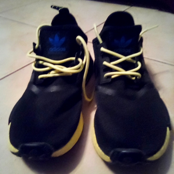 Adidas size 9.5 men //  good condition - Picture 3 of 6